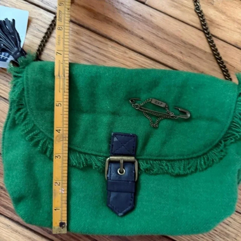 NWT Y2K 2000s style deadstock GAP purse with pin and chain‎ details
